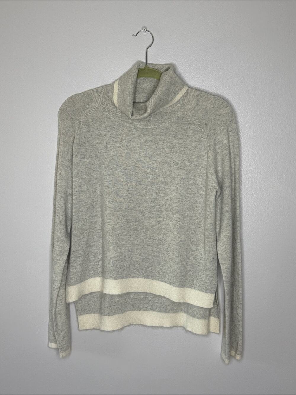 10 Crosby Derek Lam Heather Gray Turtleneck Sweater with Cream Trim Cashmere MD